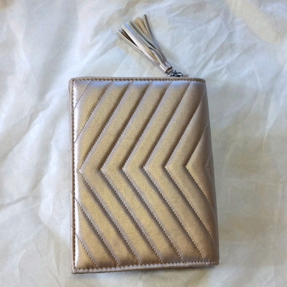 💞Neiman Marcus champagne lavender colored clutch - Picture 2 of 7